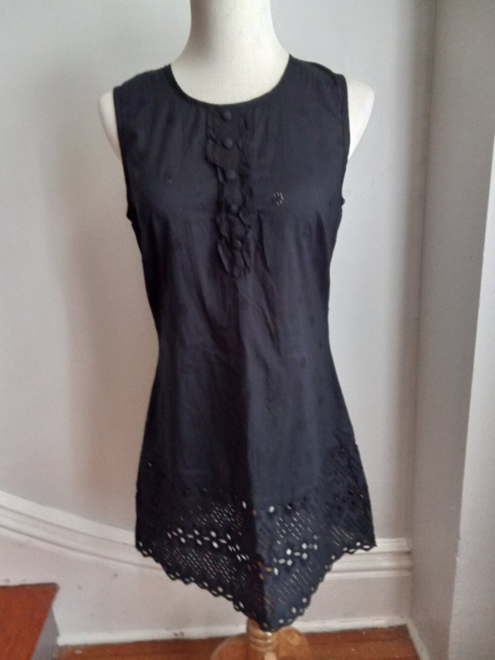 FOREVER BLACK COTTON EYELET SLEEVELESS SHIFT MINI DRESS NWT M